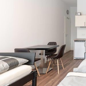 Monteurzimmer Berlin Pankow Mit Dachterrasse - Nur 10 Min. Von Der A10 - 3 Zimmer/ 7 Betten